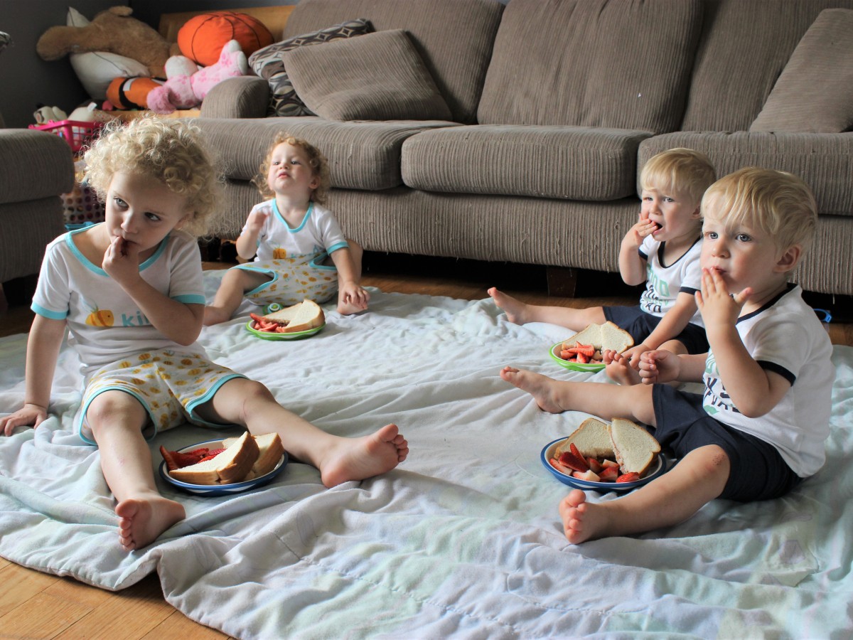 How to Survive Feeding 4 Toddlers | #PlaytexMoms